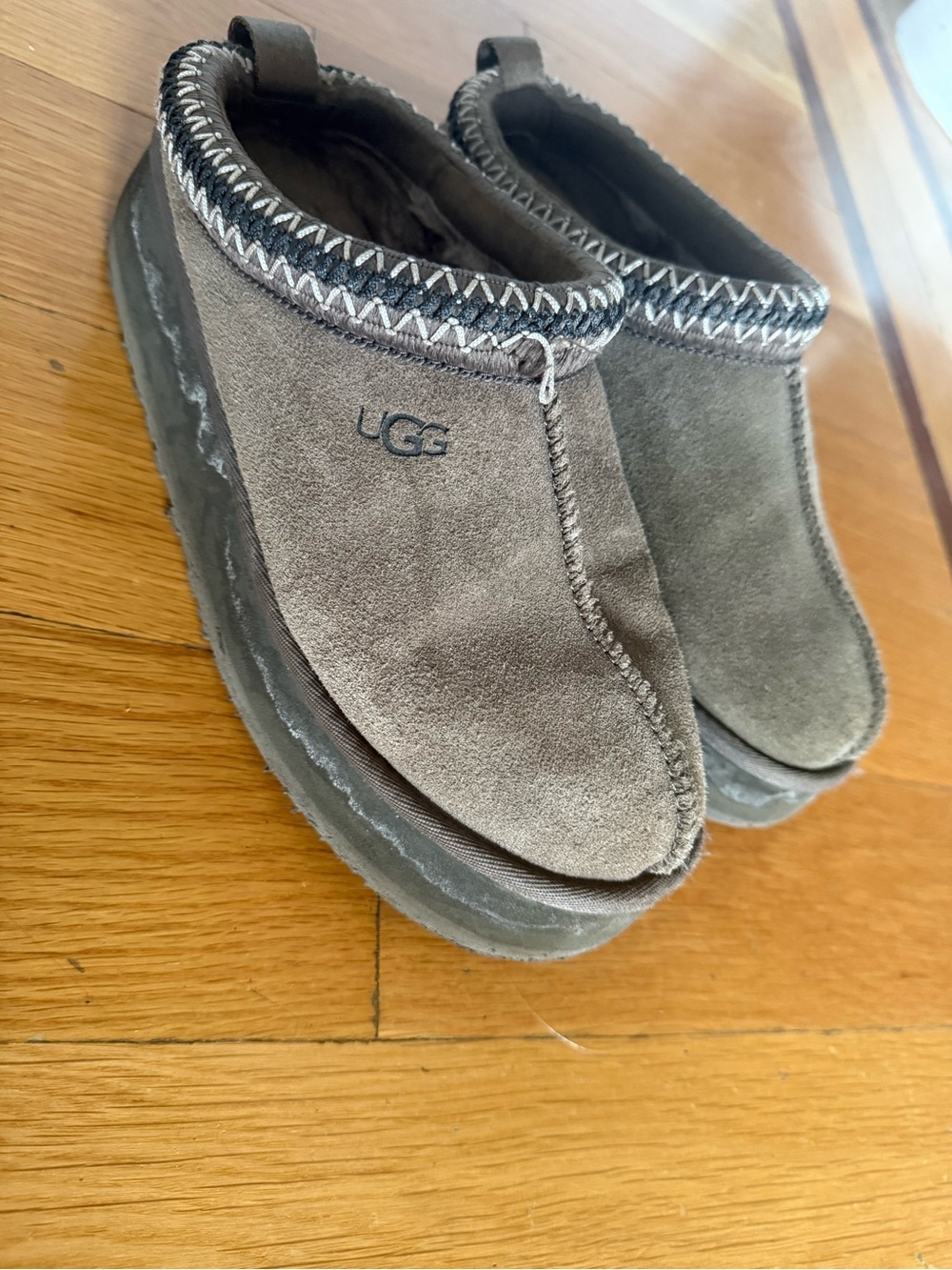 UGG Tazz II size 8 Eu 39 preowned